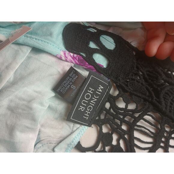 Hot Topic Skull Floral Tank Top Blue Purple Black Women Size Small NWT - Picture 5 of 5